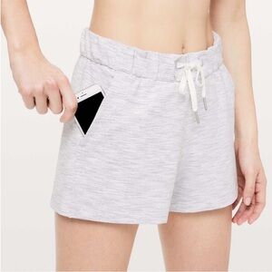 Lululemon On The Fly Short *2.5" Wee Are From Space Nimbus Battleship Size 6